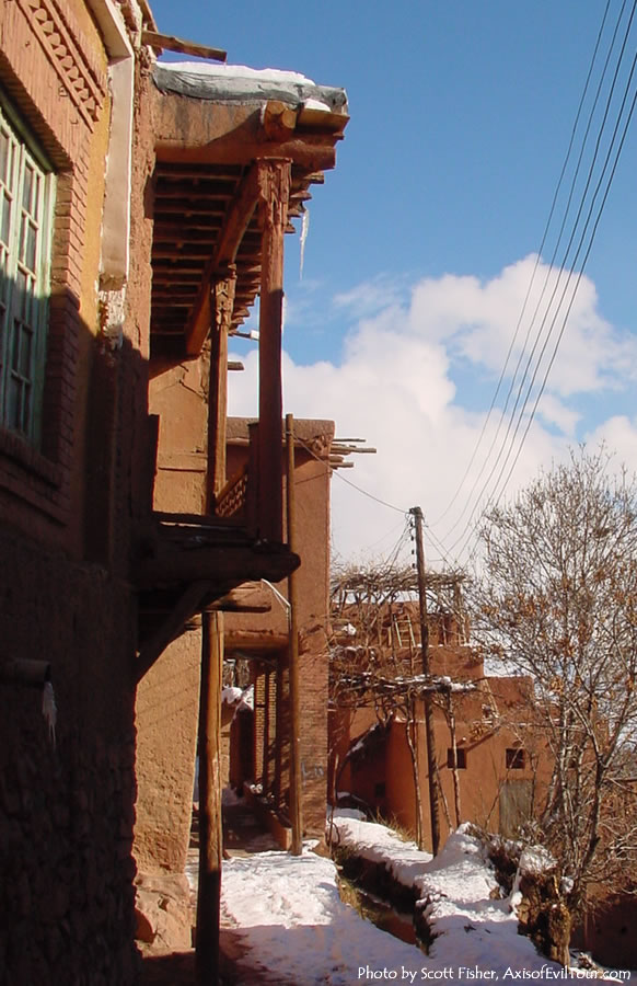 Electrical wires ruining my photos in Abyaneh